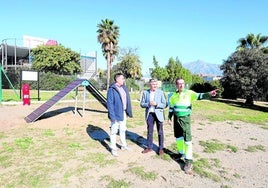San Pedros Bezirksbürgermeister Javier García begutachtete die Einrichtung  vor der Wiedereröffnung.