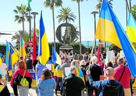 Am Sonntag demonstrierten Ukrainer in Marbella und erinnerten an die drei Jahre seit der russischen Invasion.