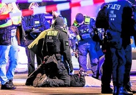 Polizei nimmt Verdächtigen in der Nähe des Tatorts fest.