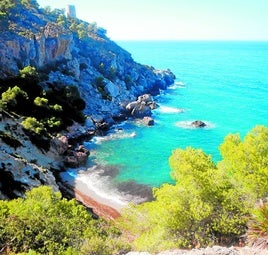 Der Donella-Strand bei Nerja im Osten der Provinz Málaga.