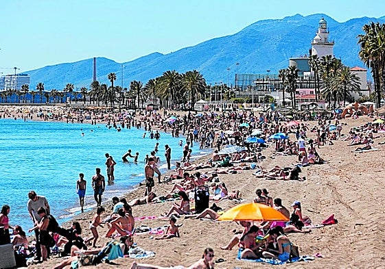Sommergefühl am Samstag an Málagas Malagueta Strand.