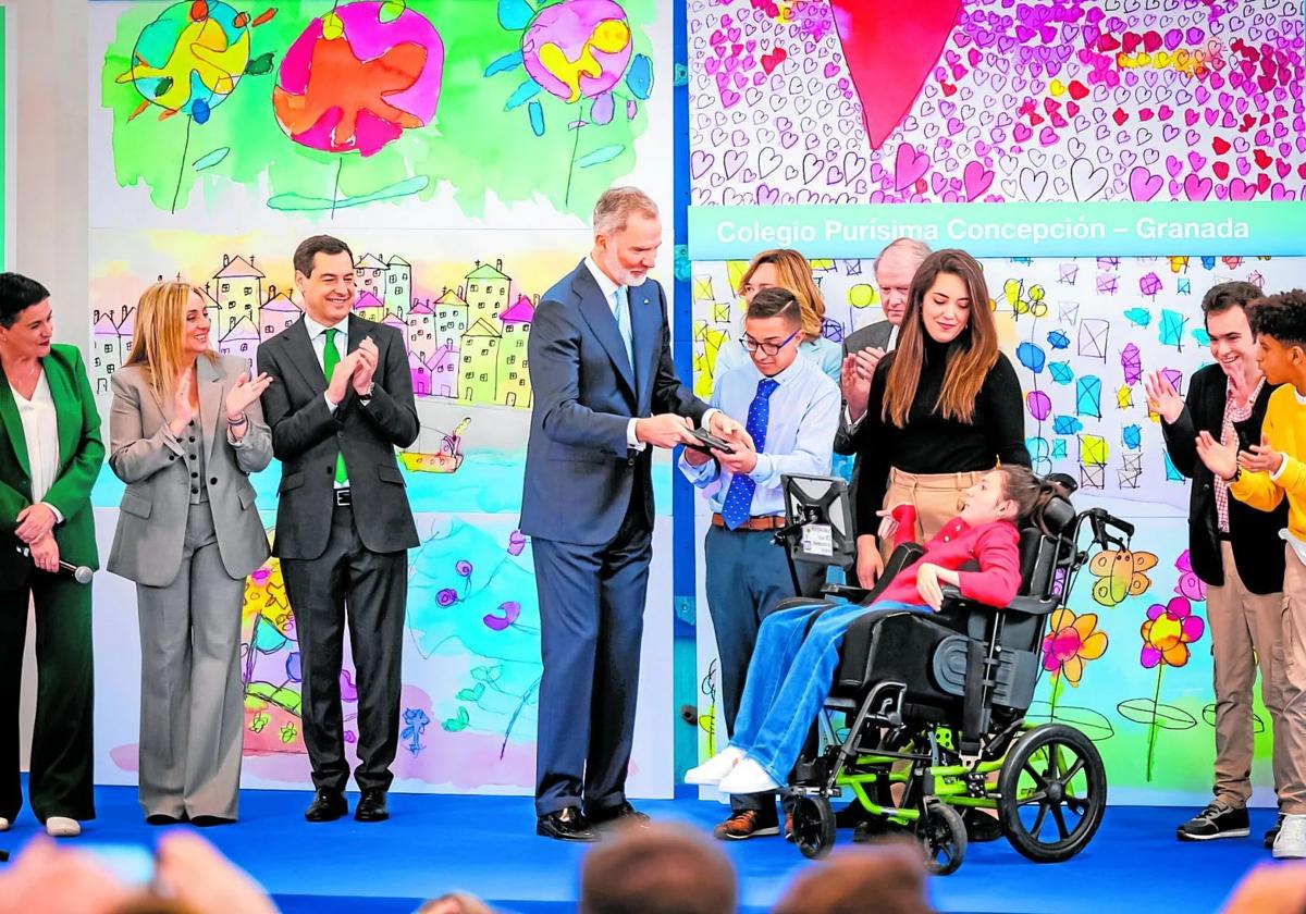 König überreicht den Preis für die beste Schule Granadas