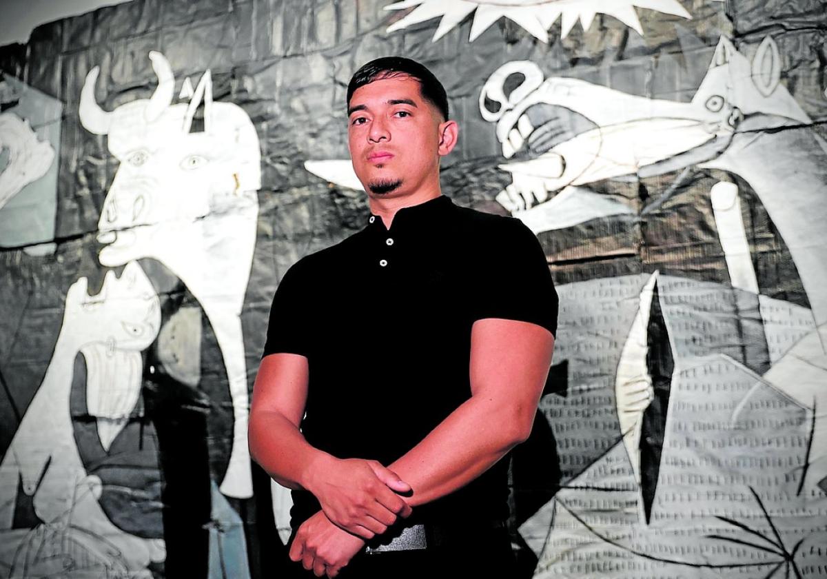 Julio Anayas neues Wagnis: die Zerlegung seines 'Guernica' aus Pappe