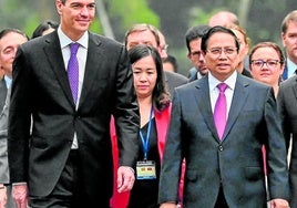 Sánchez mit dem vietnamesischen Premierminister Pham Minh Chinh.