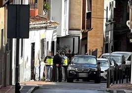 Beamte der Nationalen Polizei bei der Durchsuchung in Motril vor einem Monat.
