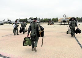 Spanische Piloten bringen Ende November 2024 Eurofighter nach Rumänien.