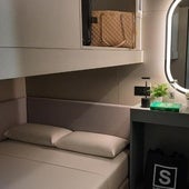 Bild eines der Zimmer im Kapselhotel Superlativo in Málaga.