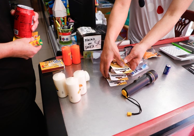 Batterien und Taschenlampen, andere Produkte mit hoher Nachfrage am Montag.