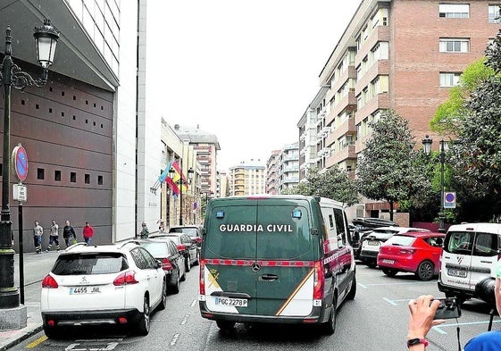 Der Wagen der Guardia Civil, der die Eltern ins Gericht brachte.