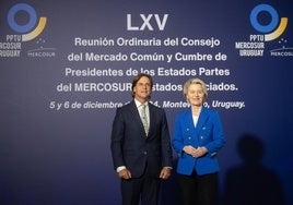 Uruguays Präsident Luis Lacalle Pou mit Ursula v. d. Leyen am 6.12.2024 in Montevideo.