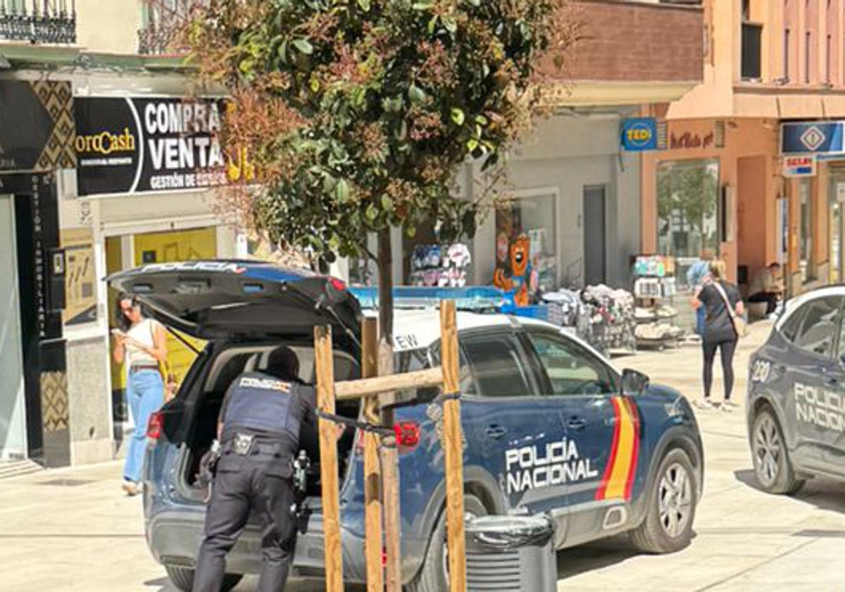 Mit Messer bewaffneter Mann überfällt zwei Geschäfte in nur 24 Stunden in Vélez-Málaga