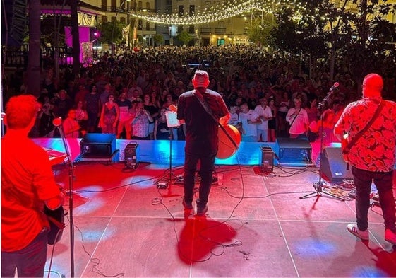 Eine der Bands des Tardeo-Sommers ist die aus Coín stammende Band Sr. Mirinda.