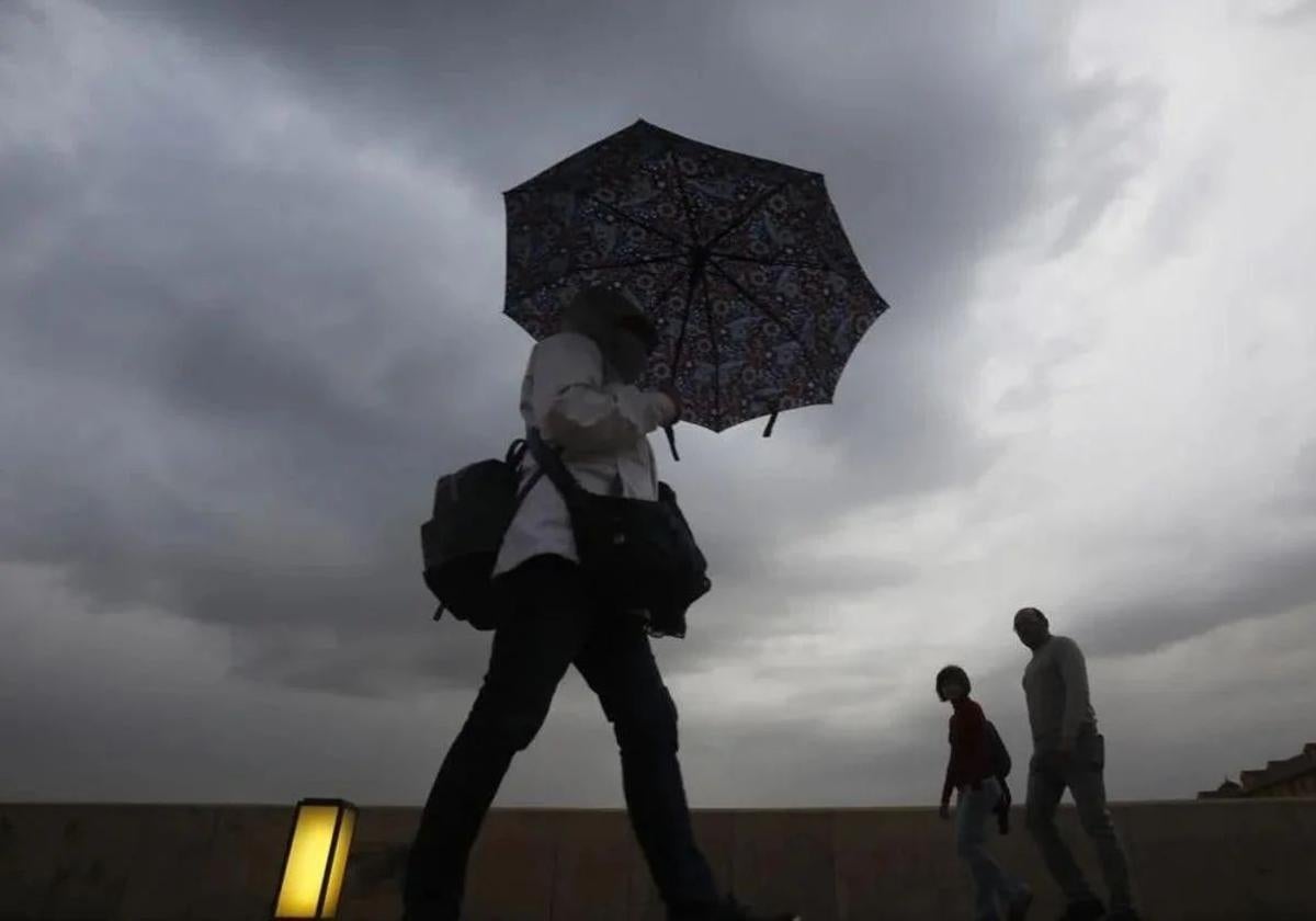 Aemet gibt gelbe Warnung für Wetter in Andalusien: Schauer und Gewitter mit Hagel erwartet
