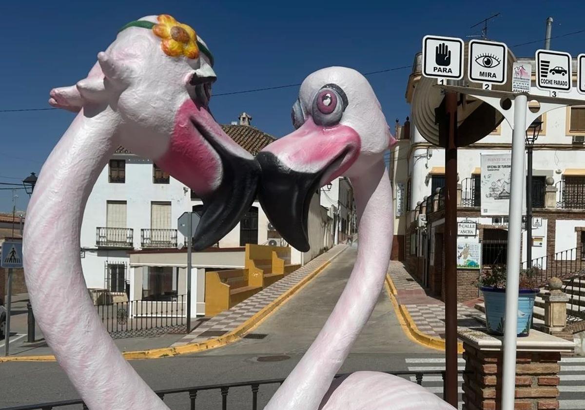 Imagen principal - Fuente de Piedra lockt Besucher mit sympathischen Flamingos zum Anfassen