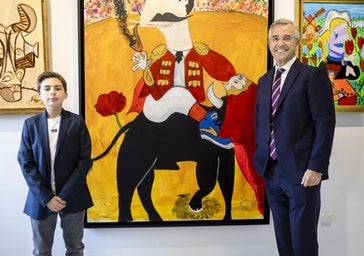 Rafa B. bei der Ausstellungseröffnung mit Esteponas Bürgermeister José María García.
