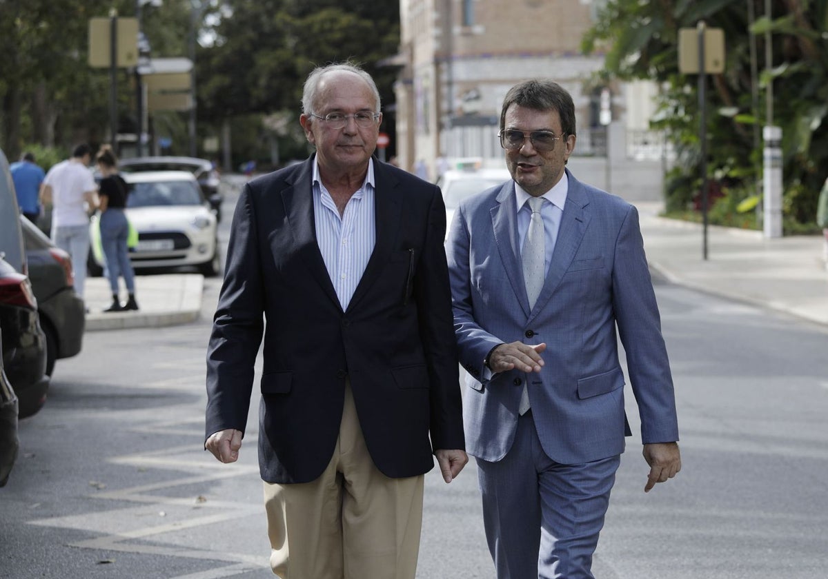 Rechtsanwalt José Carlos Aguilera, zusammen mit dem Leiter von BlueBay, Jamal Satli.