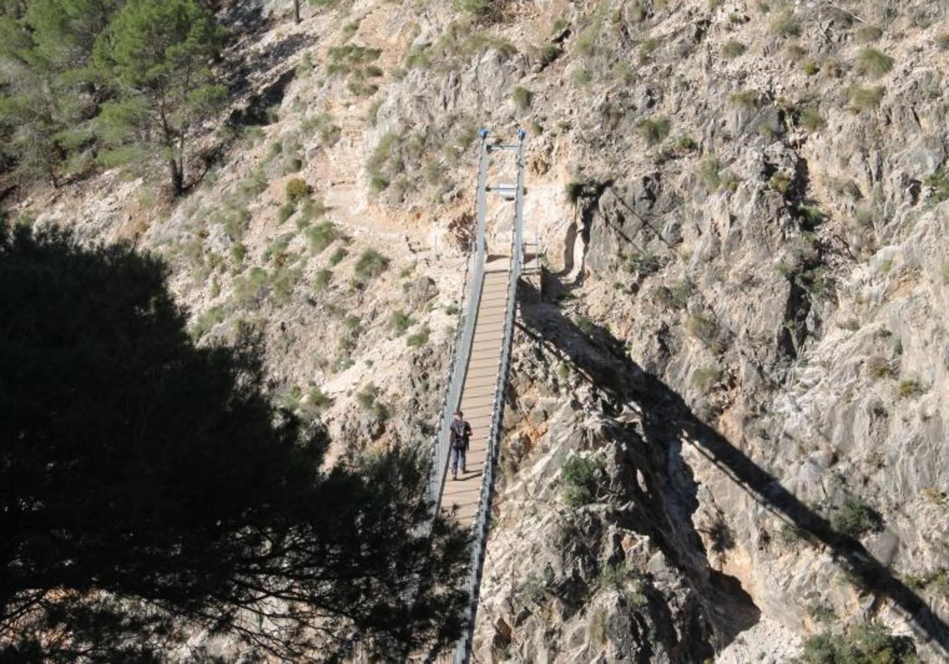 Die neue Hängebrücke zwischen Canillas de Aceituno und Sedella.