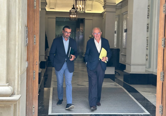Javier García Macías und José Carlos Aguilera, Anwälte von BlueBay, nach dem Treffen der NAS Spain 2024.