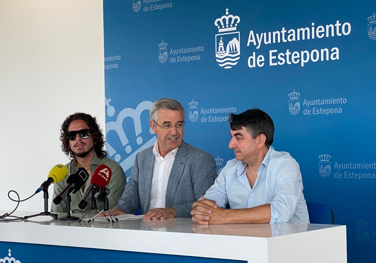 Von links nach rechts: Kiki Morente, José María García Urbano und José María Téllez 'Popi', bei der Präsentation des Wettbewerbs.
