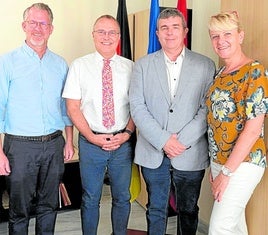 FEDA-Schulleiter Malte Schmuck (l.) mit Claudia Dittrich (Leiterin Geschäftsentwicklung FEDA), Konsul Franko Stritt (2.v.l.) und Tomás Pérez Benz vom Deutschen Wirtschaftsforum Andalusien (DWA).