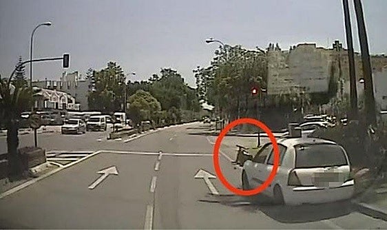 Frau und ihr Baby bei Unfall in Marbella verletzt: Autokamera hat alles gefilmt