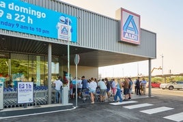 Zahlreiche Kunden standen bereits Schlage, bevor die Türen um 9 Uhr aufgingen.