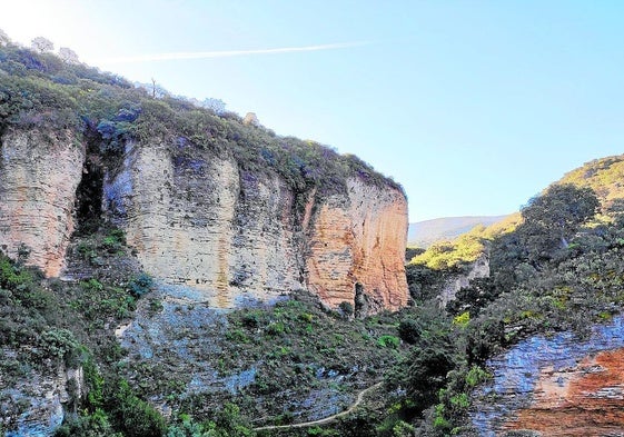 Der Wanderweg 'Tajo del Abanico' ist ein Muss auf der Tour von Alpandeire nach Ronda.