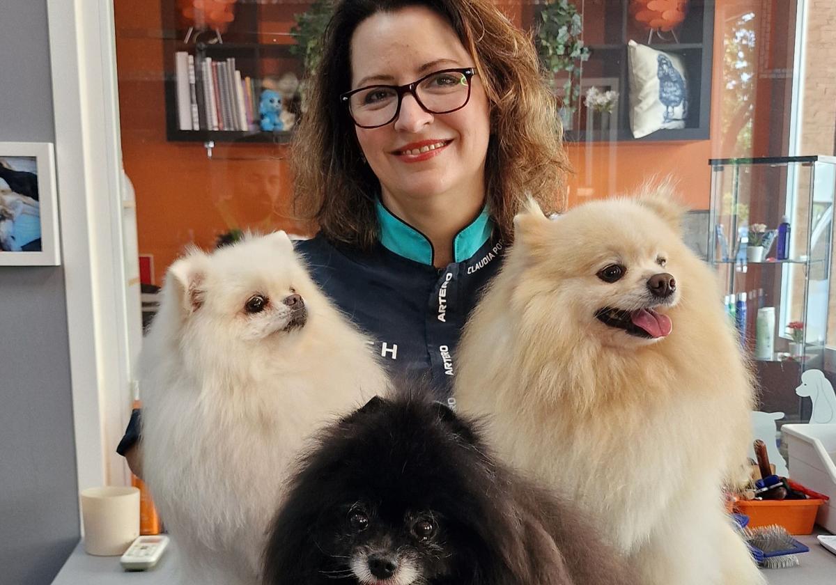 Claudia Poppenhäger mit ihren drei Hunden.