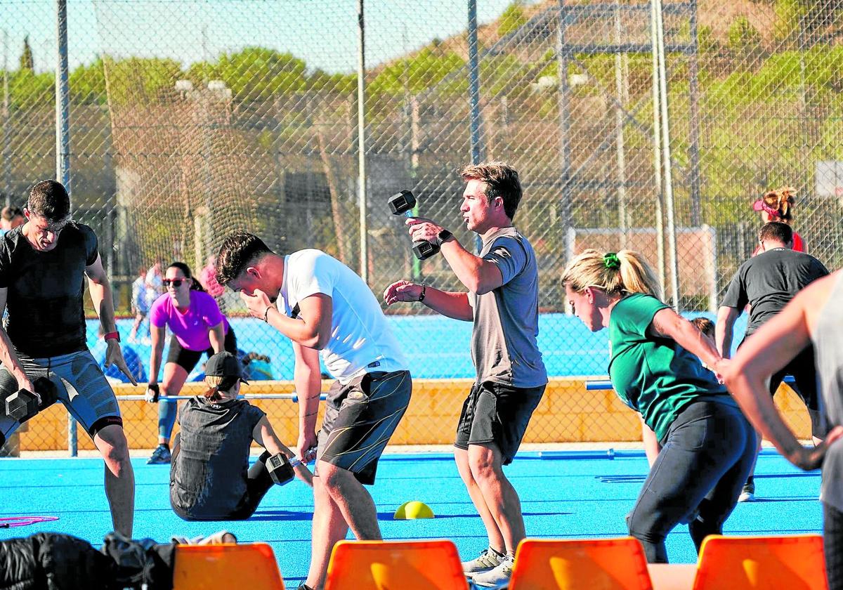 Trainingsstunde von Benaltrainer im Hockey Club in Benalmádena.