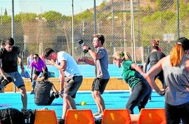 Trainingsstunde von Benaltrainer im Hockey Club in Benalmádena.