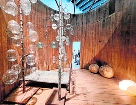 Die beeindruckende Installation von Louise Bourgeois ist im Hauptsaal des Centre Pompidou zu sehen.