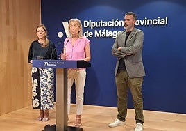 Francisca Caracuel (Mitte) zusammen mit den PP-Abgeordneten Mari Carmen Martínez und Luis Rodríguez.