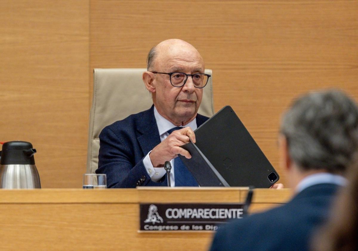 Der ehemalige Finanzminister Cristóbal Montoro in der Untersuchungskommission zur 'Operation Katalonien'.