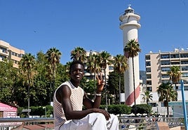 Der junge Cheikh Kane arbeitet als Model und unterstützt jeden Monat seine Familie im Senegal.