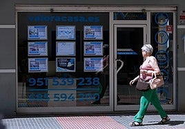 Die Preise in den Schaufenstern der Immobilienagenturen in Málaga kennen nur den Weg nach oben.