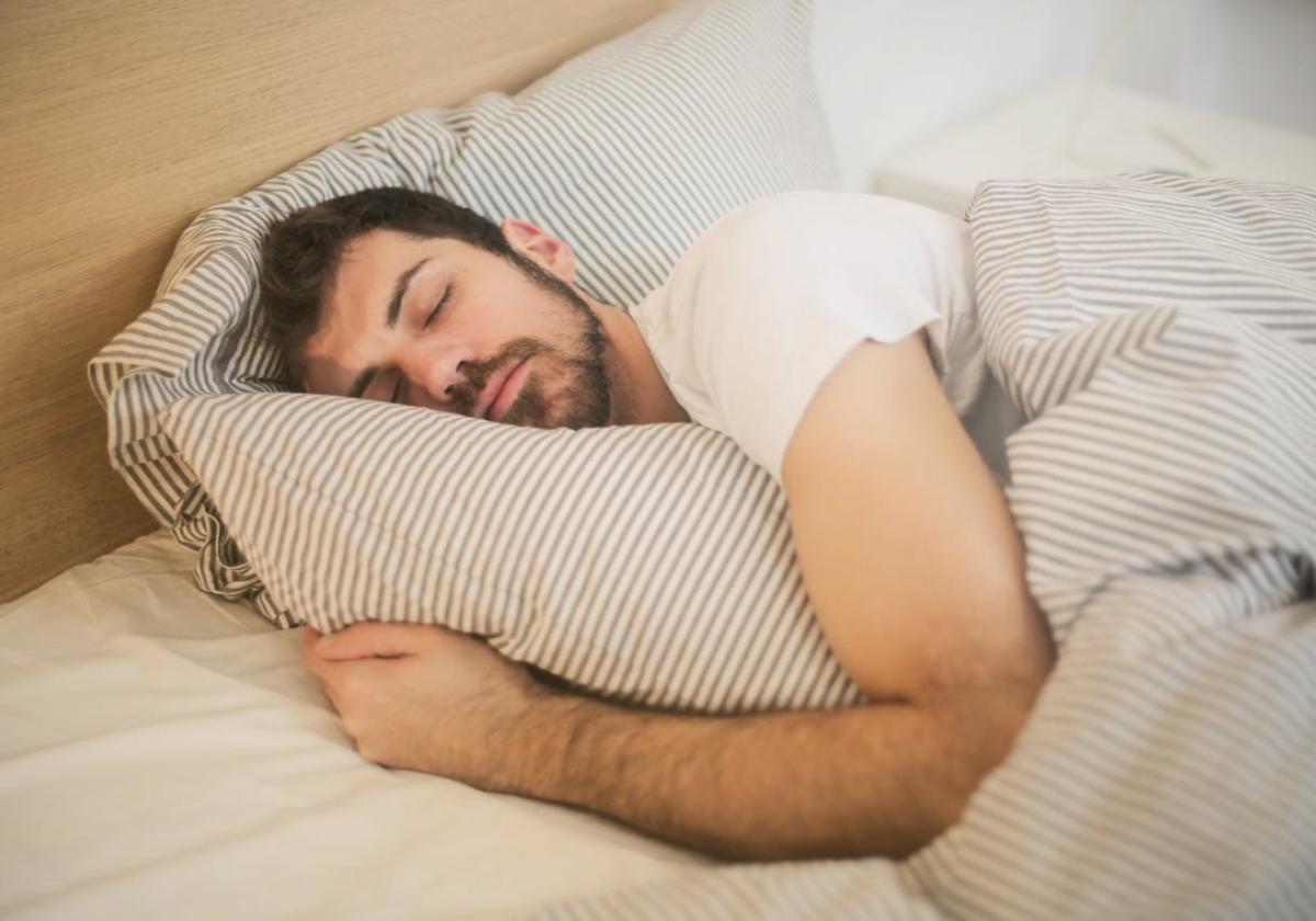 Gut schlafen im Sommer: ein Schlüssel zur Gewichtskontrolle