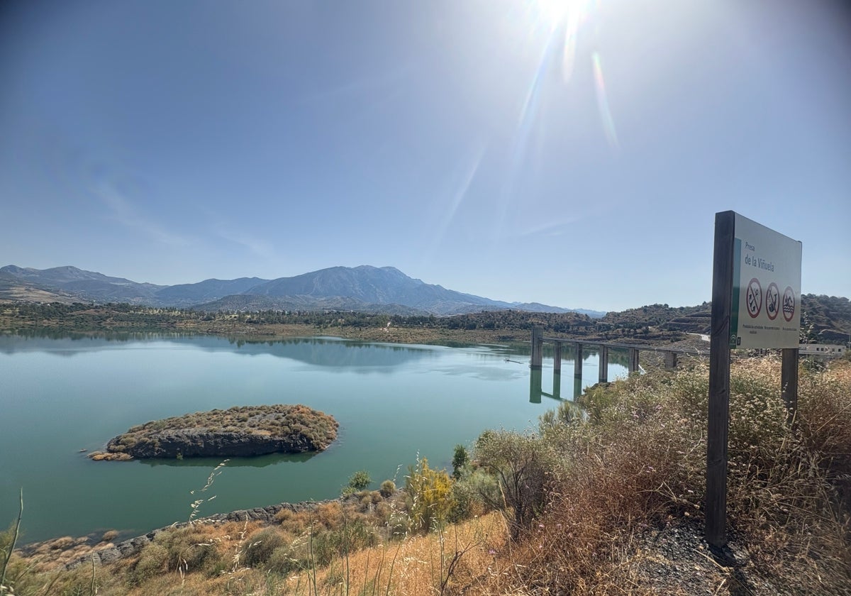Der Stausee La Viñuela ist mit 75 Millionen Kubikmetern fast zu 45 % ausgelastet.
