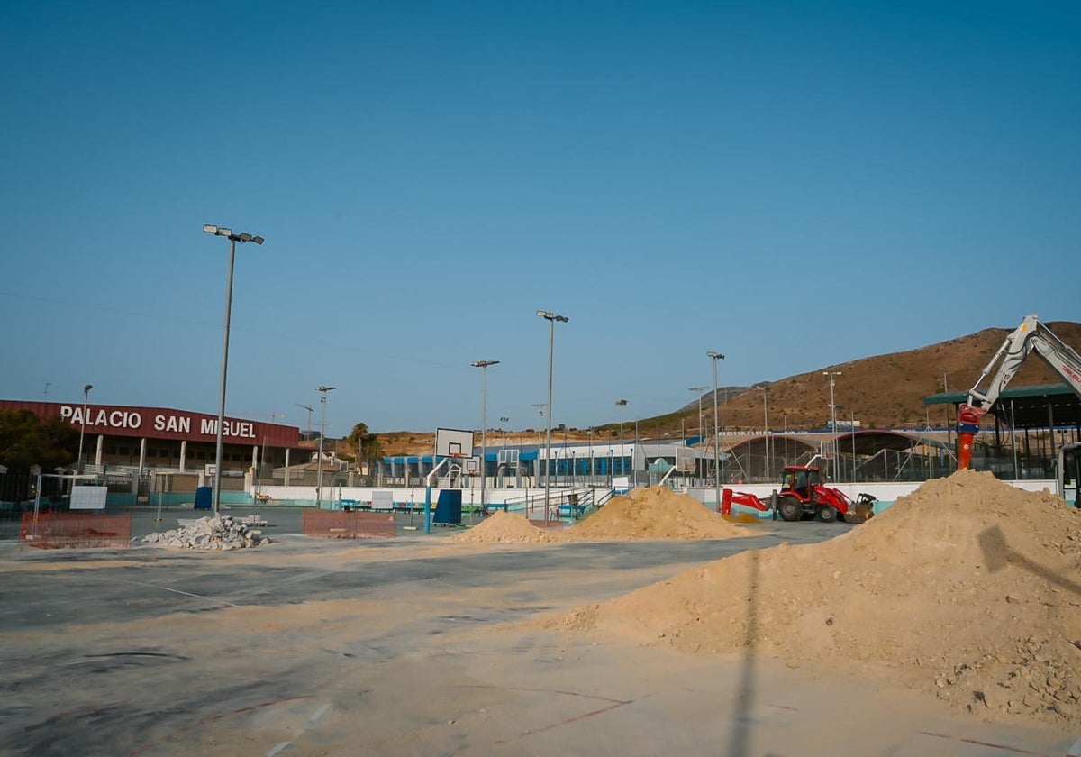 Die ersten Arbeiten für das Dach des Skateparks haben bereits begonnen.