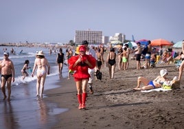 Alessandra García am Strand in Málaga.