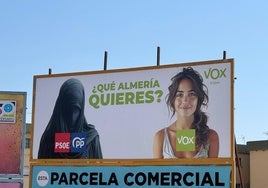 Verführerisch: Hetzplakat der rechtsextremen Partei Vox in El Ejido (Almería).