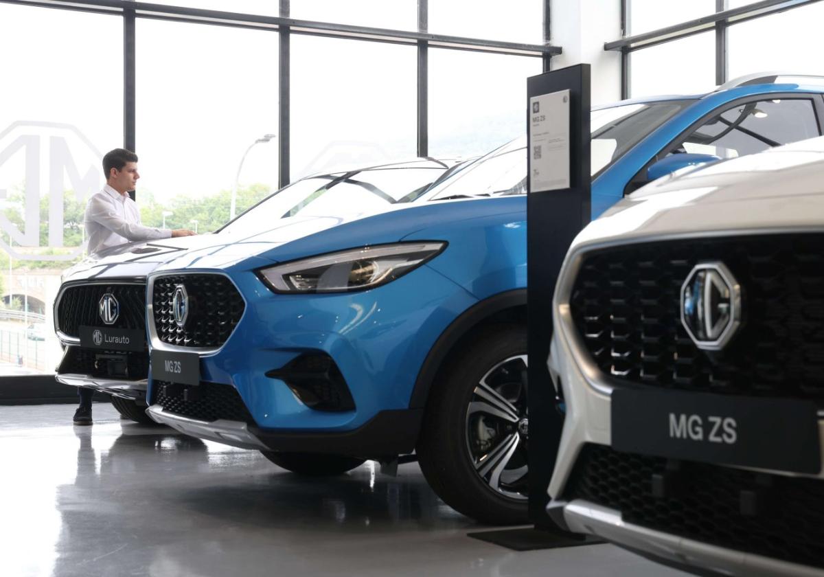 Elektroautos der chinesischen Marke MG beim Vertragshändler.