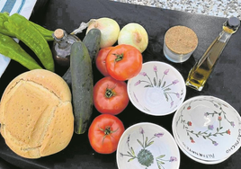 Zutaten für Gazpacho nach Alfarnatejo-Art; kleines Bild: Es ist angerichtet!