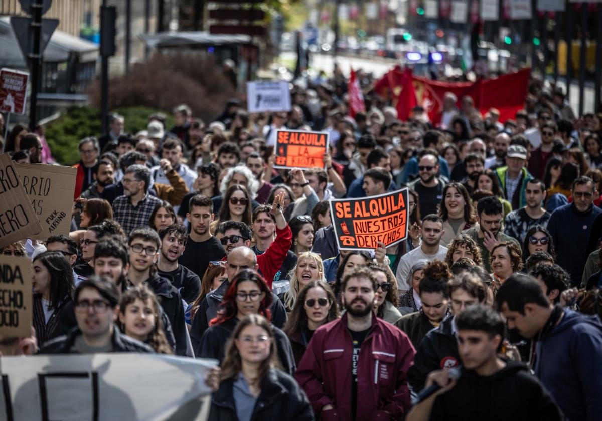 Sieben von zehn jungen Menschen, die schon arbeiten, leben noch bei den Eltern
