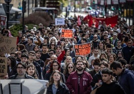 Tausende junger Menschen demonstrierten in Logroño bei Protesten gegen die Wohnungskrise.