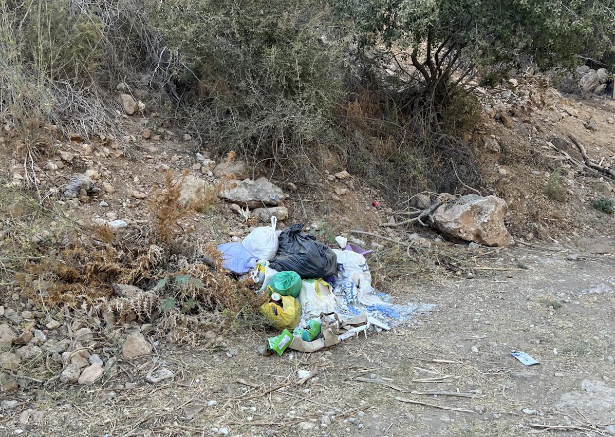 Imagen secundaria 1 - Zahlreiche Beschwerden über illegale Behausungen in der Bucht Barranco de Maro in Nerja