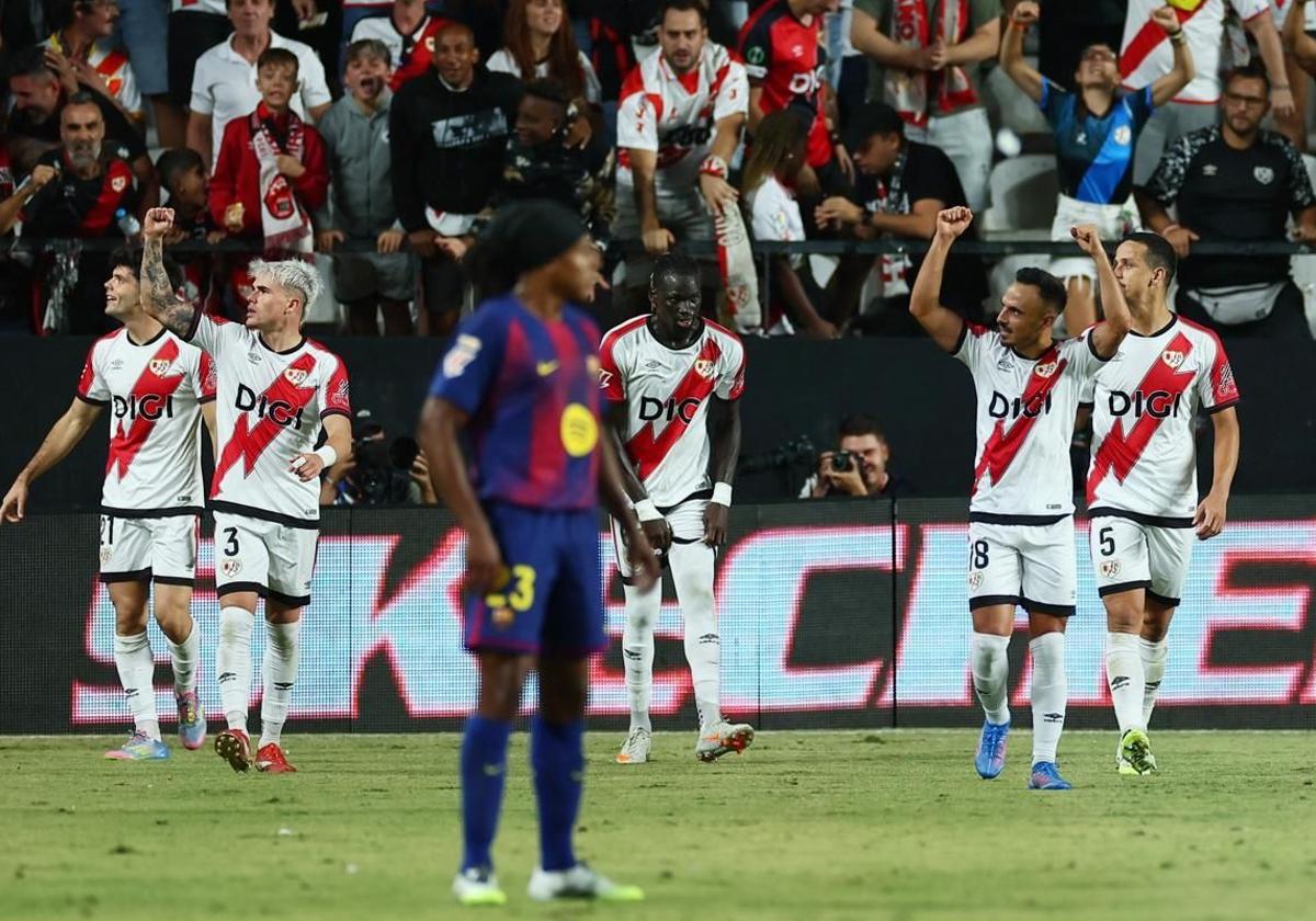 Die Spieler von Rayo feierten das Tor von Fran Pérez.