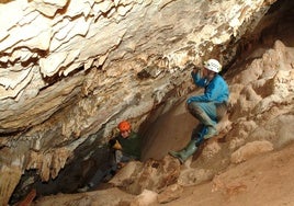 Innenansicht eines der Säle der Pecho Redondo-Höhle.