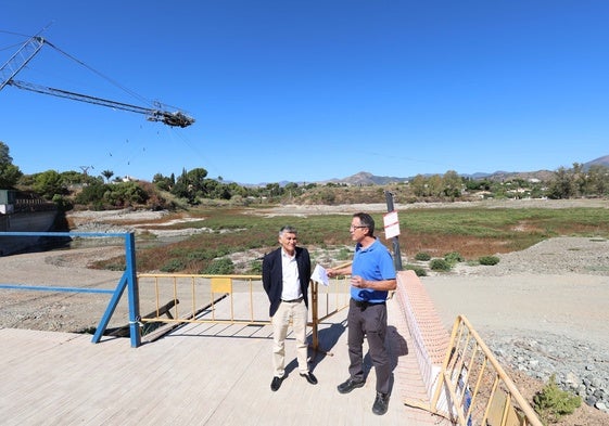 Der stellvertretende Bürgermeister von San Pedro, Javier García am Stausse Las Medranas.
