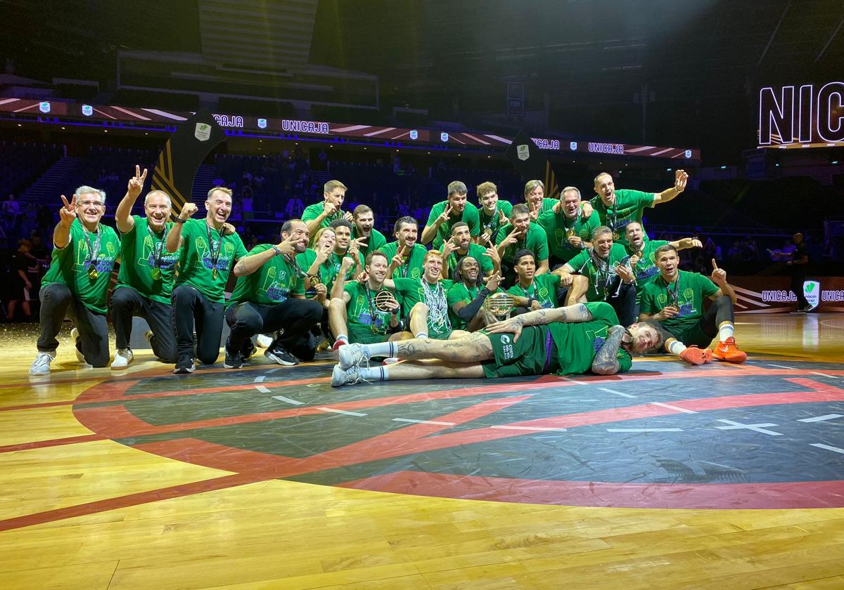 Das Team, nachdem es NBA G League United bezwungen hatte.