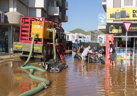 Aufräumarbeiten nach den Unwettern in der Gemeinde Vila (Ibiza).